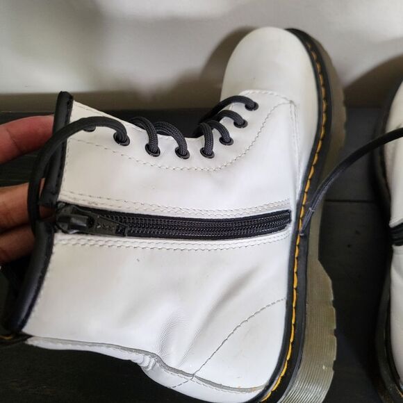 Dr. Martens White Delaney 1460J Size 5 L - Picture 4 of 10
